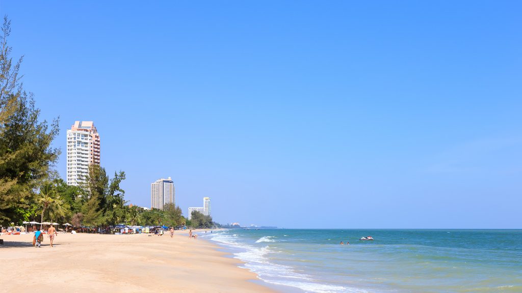 ทะเลใกล้กรุงเทพ - หาดชะอำ จังหวัดเพชรบุรี (Cha Am Beach)