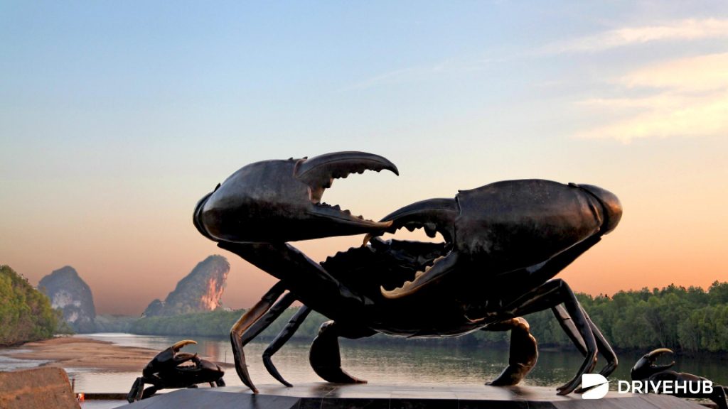 ที่เที่ยวกระบี่ - อนุสาวรีย์ปูดำ (The Mud Crabs Sculpture)
