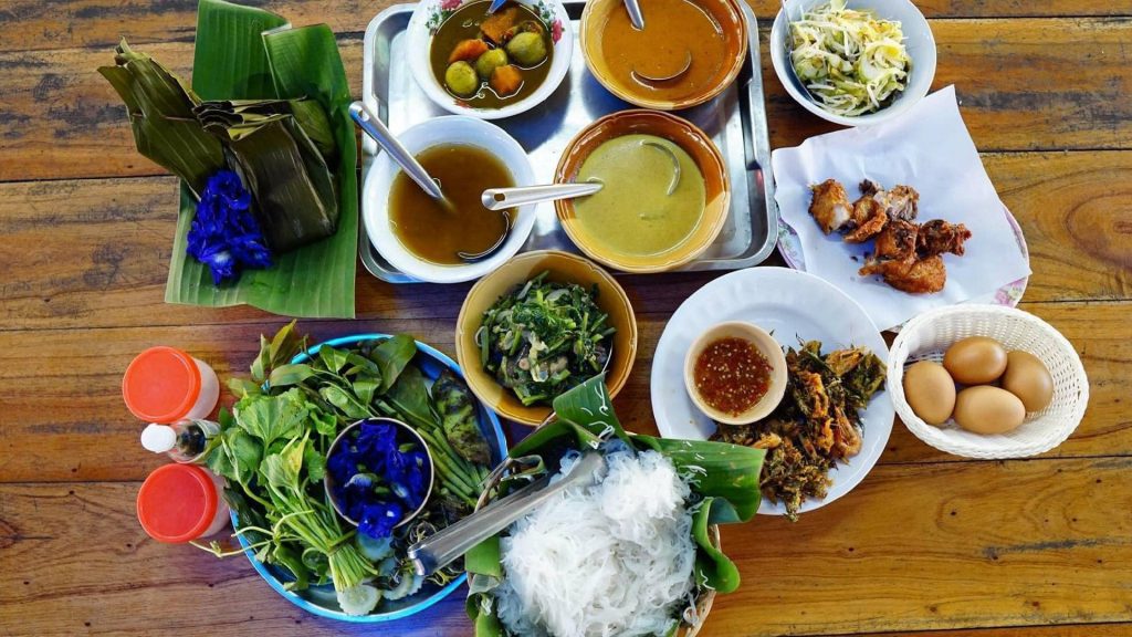 ร้านอาหารนครศรีธรรมราช - ขนมจีนป้าเขียว (Khanom Jeen Thai Rice Noodle with Curry Sauce)
