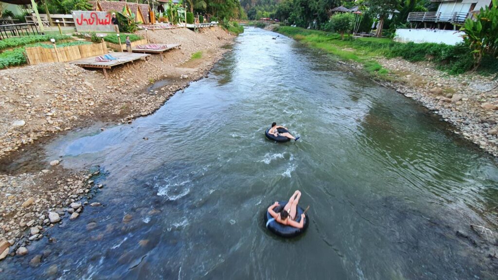 ที่เที่ยวปาย - ล่องห่วงยางแม่น้ำปาย (Rafting Along the Pai River)
