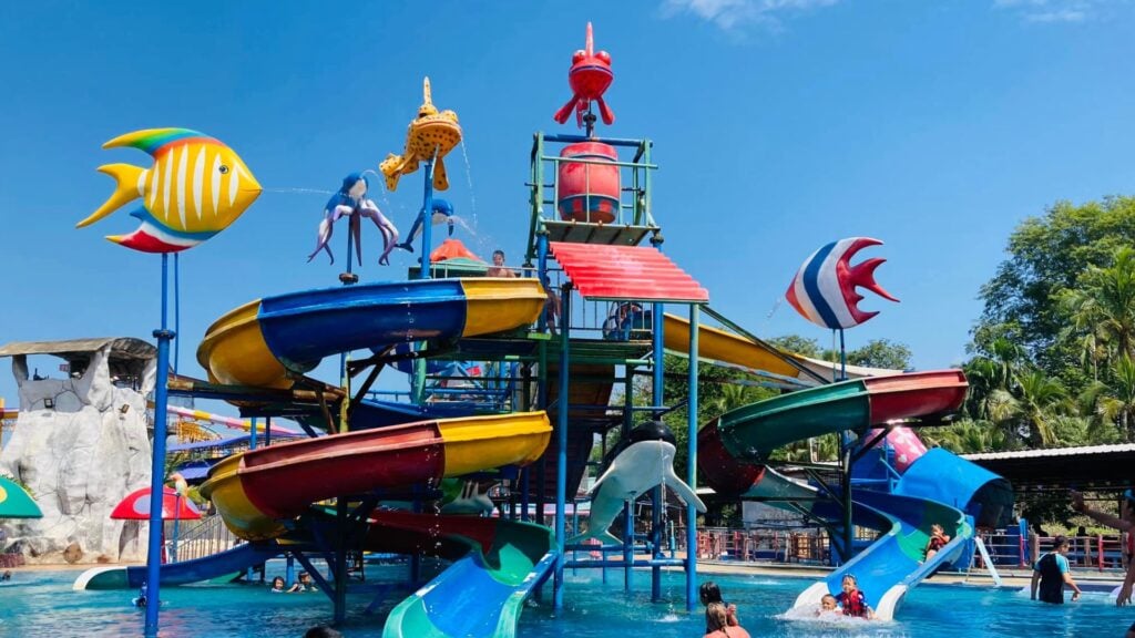 ที่เที่ยวพิษณุโลก - สวนน้ำ สแปลช ฟัน ปาร์ค (Splash Water Park Fun Phitsanulok)