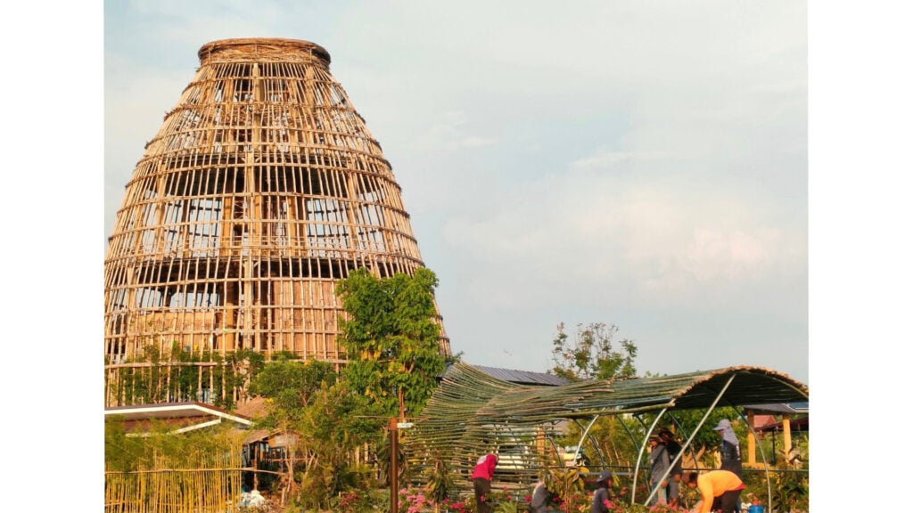 ที่เที่ยวสุพรรณบุรี - สุ่มปลายักษ์ (Giant Fishing Trap)