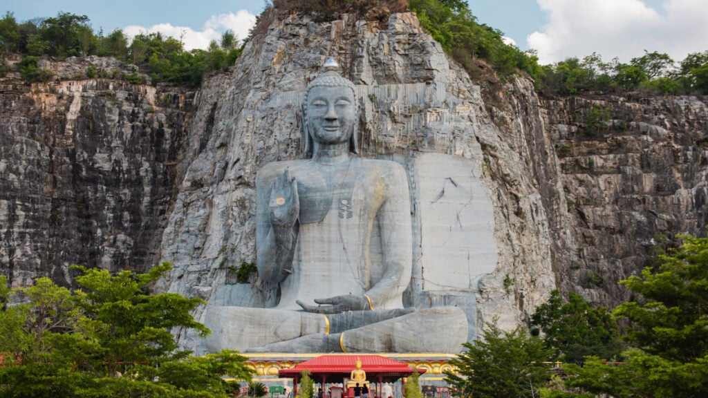 ที่เที่ยวสุพรรณบุรี - วัดเขาทำเทียม (Wat Khao Tham Thiam)
